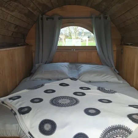 ラグジュアリーテント Tonneaux Normands Insolites